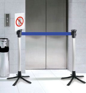abgrenzungsstaender-mit-zugband-89157_m.jpg