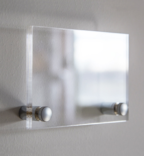 kratzer-aus-acrylglas-entfernen_m.jpg