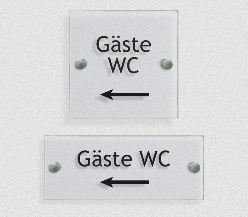 9-gaeste-wc-acrylglas-links-hinweis-pfeile-91913.jpg