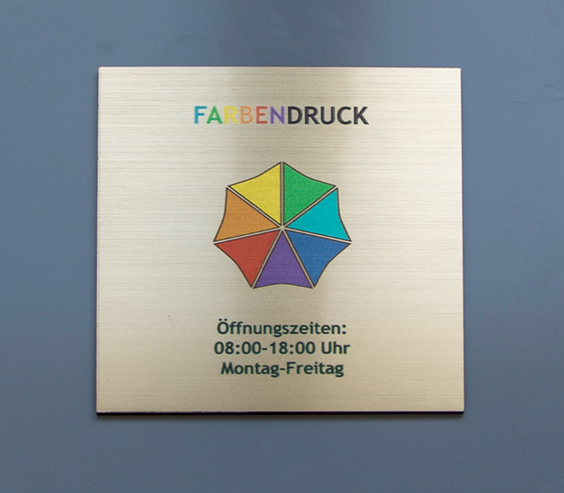 gold-dibond-schild-mit-mehrfarbigem-druck-individuell-92561.jpg