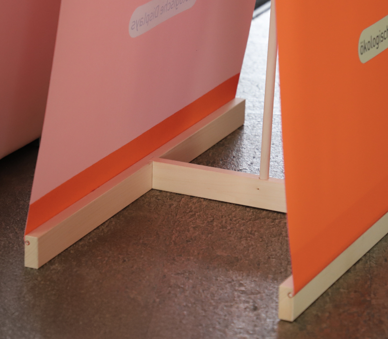 holz-oeko-banners-doppelseitig-stand.jpg