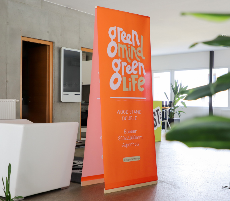 holz-oeko-bannerstaender-doppelseitig-einsatz.jpg