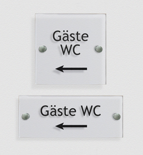 Wandschild 'Gäste WC' und Hinweispfeil links mit transparentem Hintergrund