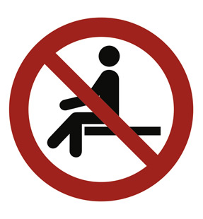 Sitzen verboten Symbolschild aus selbstklebender Folie